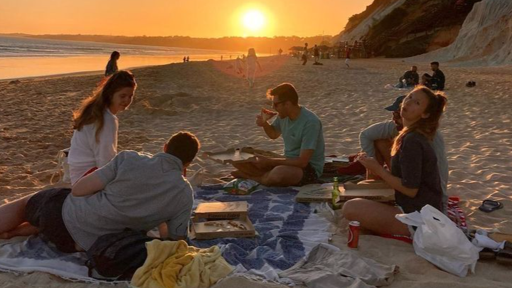 Picnic de la Hora Dorada en la Playa
